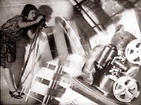 Photogramm aus: KIPHO. Werbefilm zur groen Kino-Photoausstellung im Funkhaus Berlin 25.9. bis 4.10.1925. 1925